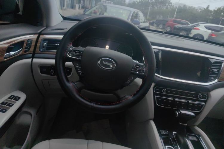Used GAC Trumpchi GS8 2017 320T Two-Wheel Drive Luxury Smart Connectivity Version (7 Seats) Steering Wheel