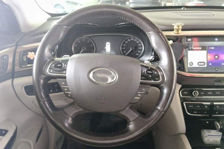 Used GAC Trumpchi GS8 2017 320T Two-Wheel Drive Luxury Smart Connectivity Version (7 Seats) Steering Wheel