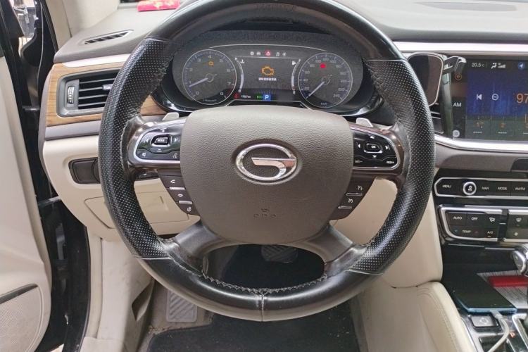Used GAC Trumpchi GS8 2017 320T Two-Wheel Drive Luxury Smart Connectivity Version (7 Seats) Steering Wheel