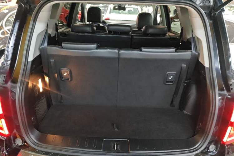Used GAC Trumpchi GS8 2017 320T Two-Wheel Drive Luxury Smart Connectivity Version (7 Seats) Trunk