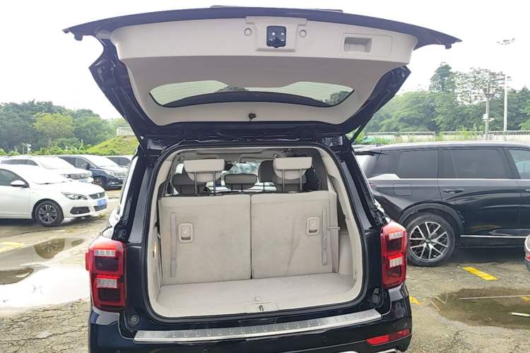 Used GAC Trumpchi GS8 2017 320T Two-Wheel Drive Luxury Smart Connectivity Version (7 Seats) Trunk