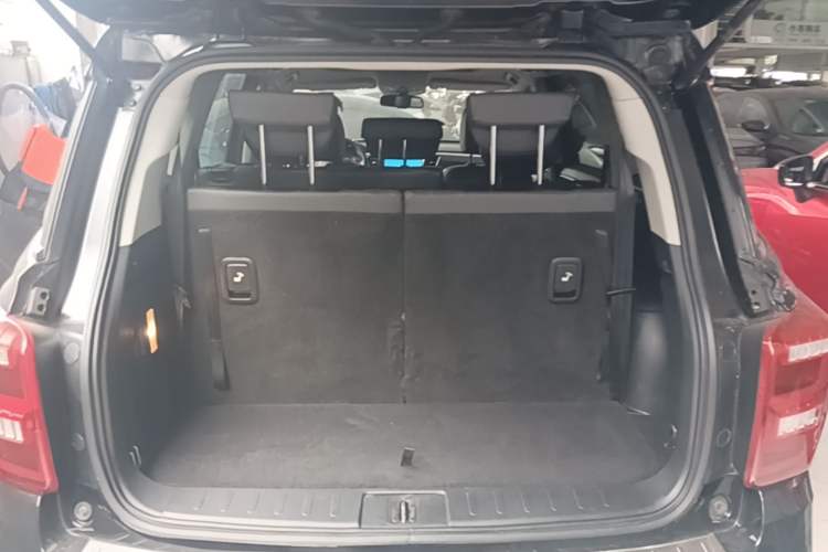 Used GAC Trumpchi GS8 2017 320T Two-Wheel Drive Luxury Smart Connectivity Version (7 Seats) Trunk