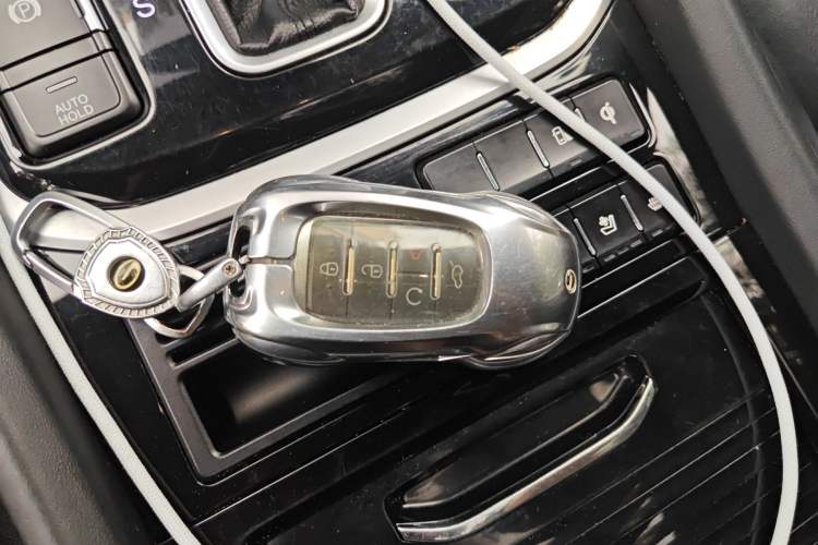 Used GAC Trumpchi GS8 2017 320T Two-Wheel Drive Luxury Smart Connectivity Version (7 Seats) Vehicle Key