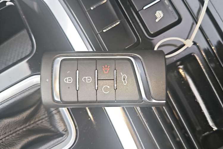 Used GAC Trumpchi GS8 2017 320T Two-Wheel Drive Luxury Smart Connectivity Version (7 Seats) Vehicle Key
