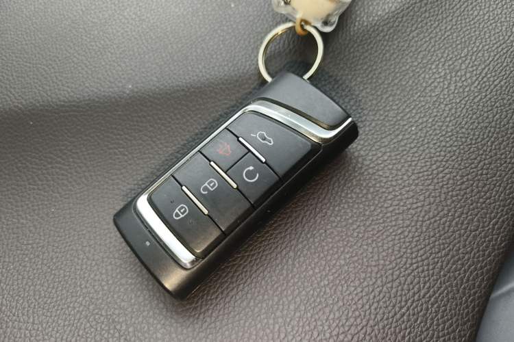 Used GAC Trumpchi GS8 2017 320T Two-Wheel Drive Luxury Smart Connectivity Version (7 Seats) Vehicle Key