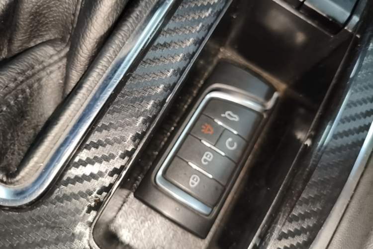 Used GAC Trumpchi GS8 2017 320T Two-Wheel Drive Luxury Smart Connectivity Version (7 Seats) Vehicle Key