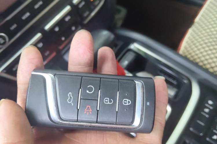 Used GAC Trumpchi GS8 2017 320T Two-Wheel Drive Luxury Smart Connectivity Version (7 Seats) Vehicle Key