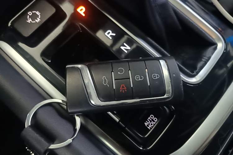 Used GAC Trumpchi GS8 2017 320T Two-Wheel Drive Luxury Smart Connectivity Version (7 Seats) Vehicle Key