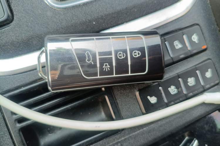 Used GAC Trumpchi GS8 2017 320T Two-Wheel Drive Luxury Smart Connectivity Version (7 Seats) Vehicle Key