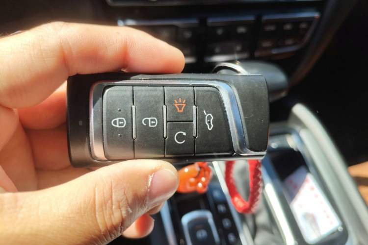 Used GAC Trumpchi GS8 2017 320T Two-Wheel Drive Luxury Smart Connectivity Version (7 Seats) Vehicle Key
