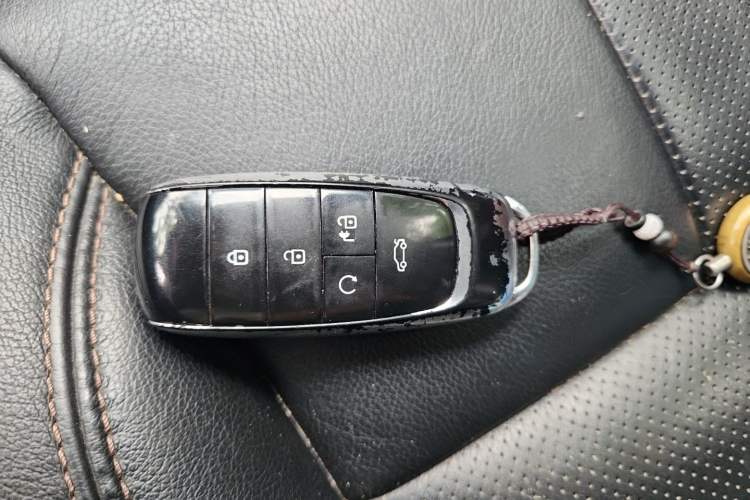 Used GAC Trumpchi GS8 2017 320T Two-Wheel Drive Luxury Smart Connectivity Version (7 Seats) Vehicle Key