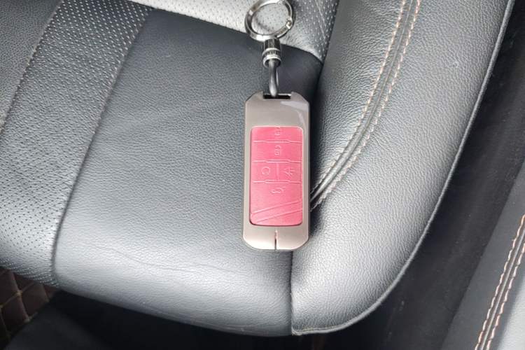 Used GAC Trumpchi GS8 2017 320T Two-Wheel Drive Luxury Smart Connectivity Version (7 Seats) Vehicle Key