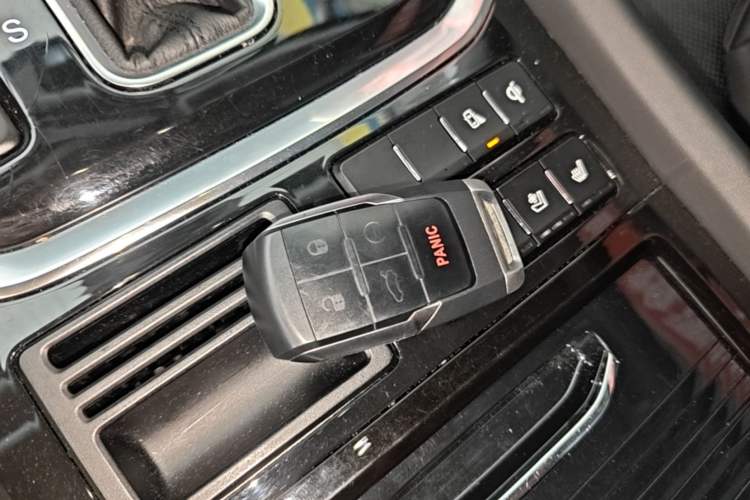 Used GAC Trumpchi GS8 2017 320T Two-Wheel Drive Luxury Smart Connectivity Version (7 Seats) Vehicle Key