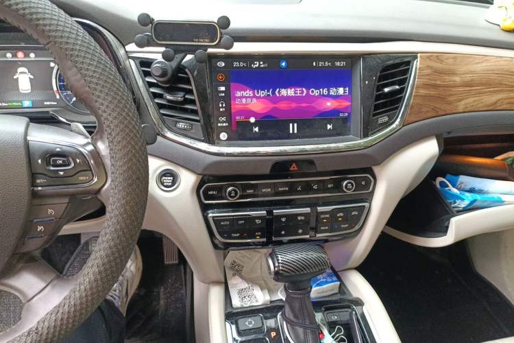 Used GAC Trumpchi GS8 2017 320T Two-Wheel Drive Luxury Smart Connectivity Version (7 Seats) Audio And AC Panel