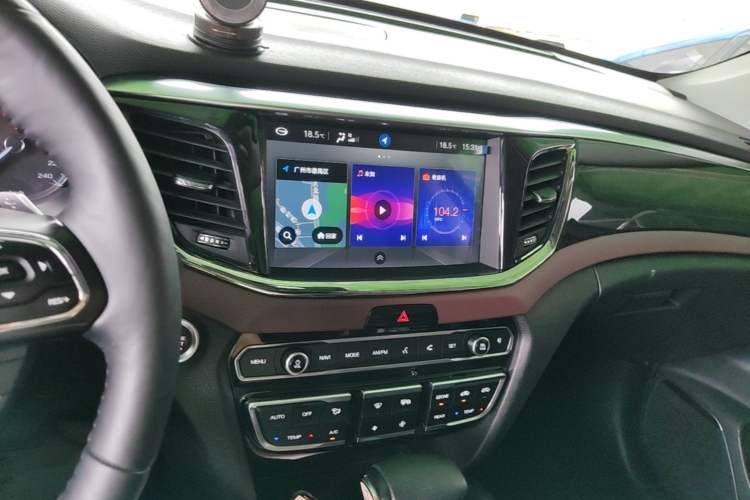 Used GAC Trumpchi GS8 2017 320T Two-Wheel Drive Luxury Smart Connectivity Version (7 Seats) Audio And AC Panel