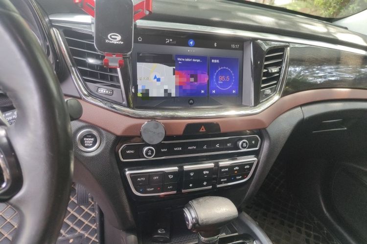 Used GAC Trumpchi GS8 2017 320T Two-Wheel Drive Luxury Smart Connectivity Version (7 Seats) Audio And AC Panel