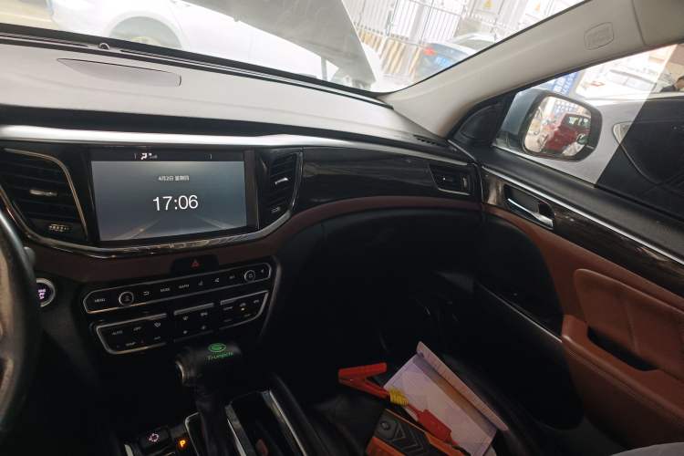 Used GAC Trumpchi GS8 2017 320T Two-Wheel Drive Luxury Edition (7 Seats) Audio And AC Panel
