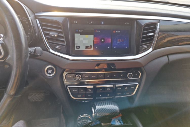 Used GAC Trumpchi GS8 2017 320T Two-Wheel Drive Luxury Smart Connectivity Version (7 Seats) Audio And AC Panel
