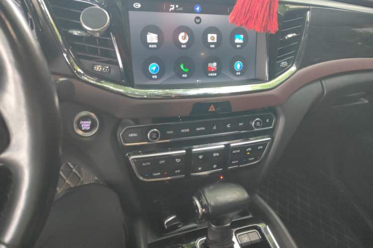 Used GAC Trumpchi GS8 2017 320T Two-Wheel Drive Luxury Smart Connectivity Version (7 Seats) Audio And AC Panel
