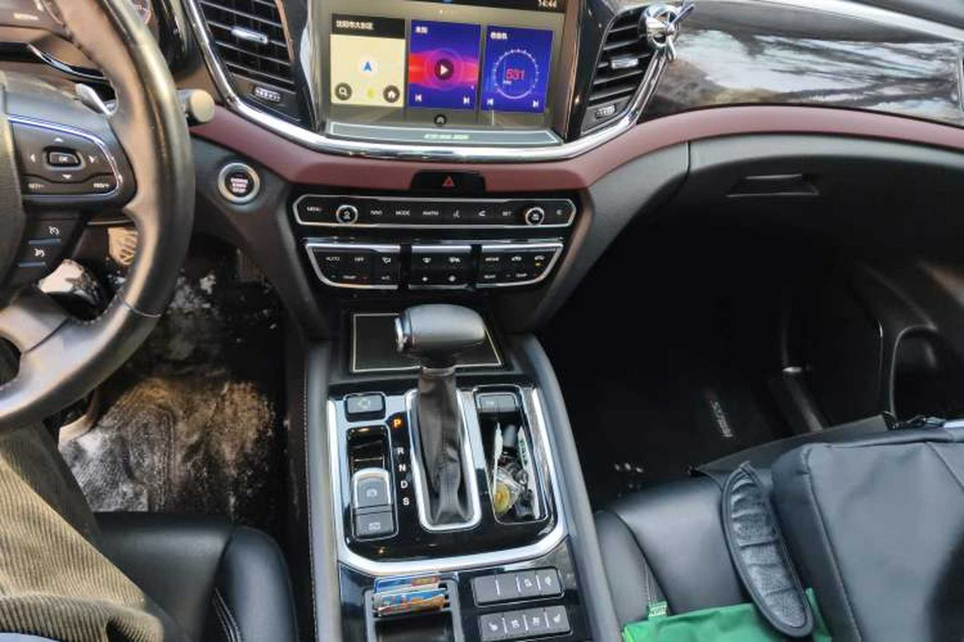 Used GAC Trumpchi GS8 2017 320T Two-Wheel Drive Luxury Smart Connectivity Version (7 Seats) Audio And AC Panel