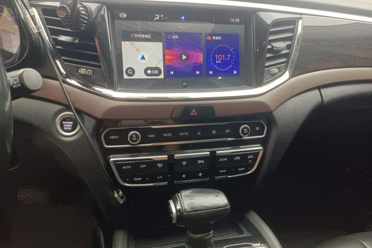 Used GAC Trumpchi GS8 2017 320T Two-Wheel Drive Luxury Smart Connectivity Version (7 Seats) Audio And AC Panel
