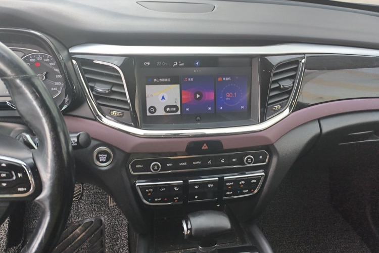 Used GAC Trumpchi GS8 2017 320T Two-Wheel Drive Luxury Smart Connectivity Version (7 Seats) Audio And AC Panel