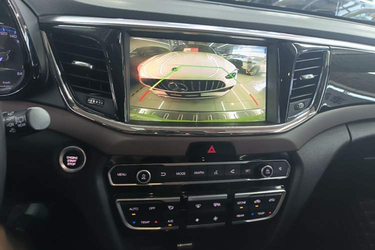 Used GAC Trumpchi GS8 2017 320T Two-Wheel Drive Luxury Edition (7 Seats) Audio And AC Panel