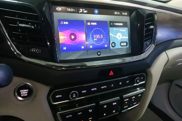 Used GAC Trumpchi GS8 2017 320T Two-Wheel Drive Luxury Smart Connectivity Version (7 Seats) Audio And AC Panel