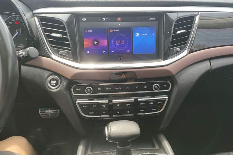 Used GAC Trumpchi GS8 2017 320T Two-Wheel Drive Luxury Edition (7 Seats) Audio And AC Panel
