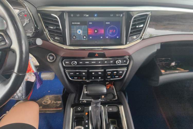 Used GAC Trumpchi GS8 2017 320T Two-Wheel Drive Luxury Smart Connectivity Version (7 Seats) Audio And AC Panel