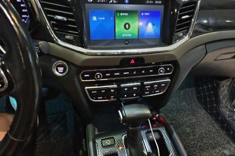 Used GAC Trumpchi GS8 2017 320T Two-Wheel Drive Luxury Smart Connectivity Version (7 Seats) Audio And AC Panel