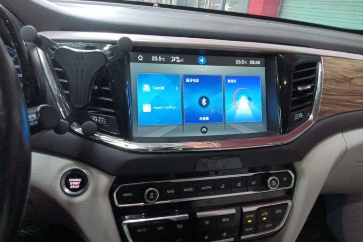 Used GAC Trumpchi GS8 2017 320T Two-Wheel Drive Luxury Smart Connectivity Version (7 Seats) Audio And AC Panel