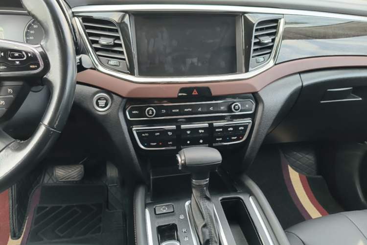 Used GAC Trumpchi GS8 2017 320T Two-Wheel Drive Luxury Edition (7 Seats) Audio And AC Panel