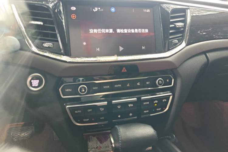 Used GAC Trumpchi GS8 2017 320T Two-Wheel Drive Luxury Smart Connectivity Version (7 Seats) Audio And AC Panel