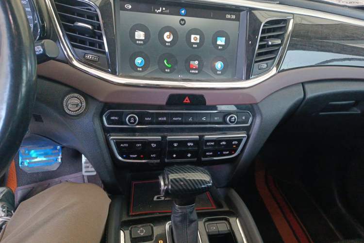 Used GAC Trumpchi GS8 2017 320T Two-Wheel Drive Prestige Version (7 Seats) Audio And AC Panel