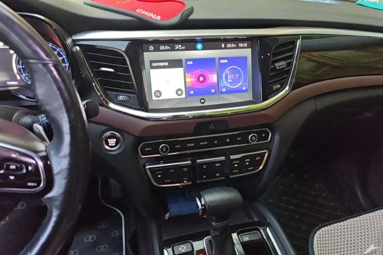 Used GAC Trumpchi GS8 2017 320T Two-Wheel Drive Luxury Smart Connectivity Version (7 Seats) Audio And AC Panel