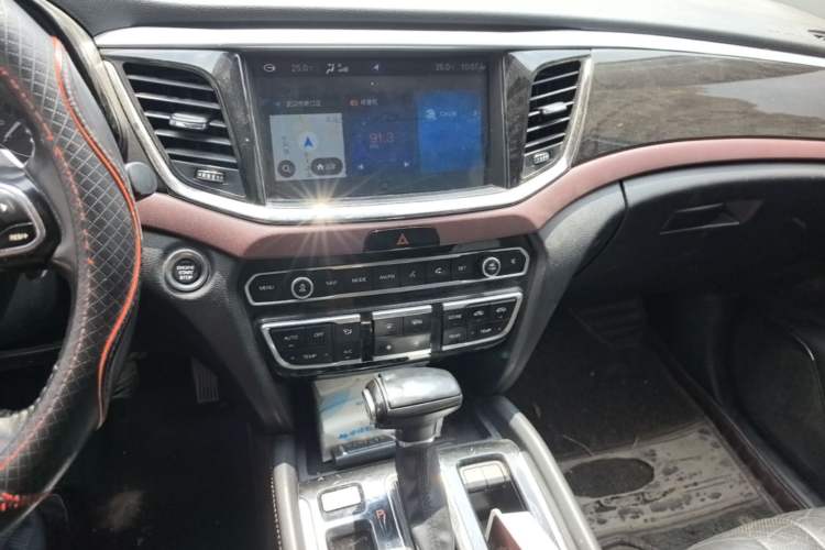 Used GAC Trumpchi GS8 2017 320T Two-Wheel Drive Luxury Smart Connectivity Version (7 Seats) Audio And AC Panel