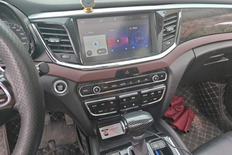Used GAC Trumpchi GS8 2017 320T Two-Wheel Drive Luxury Smart Connectivity Version (7 Seats) Audio And AC Panel