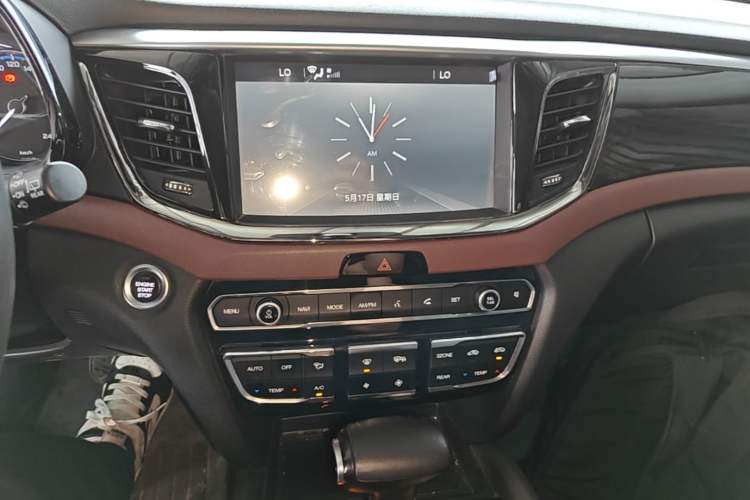 Used GAC Trumpchi GS8 2017 320T Four-Wheel Drive Luxury Smart Connectivity Version (7 Seats) Audio And AC Panel