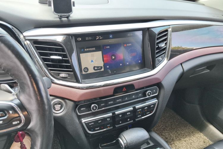 Used GAC Trumpchi GS8 2017 320T Two-Wheel Drive Luxury Smart Connectivity Version (7 Seats) Audio And AC Panel