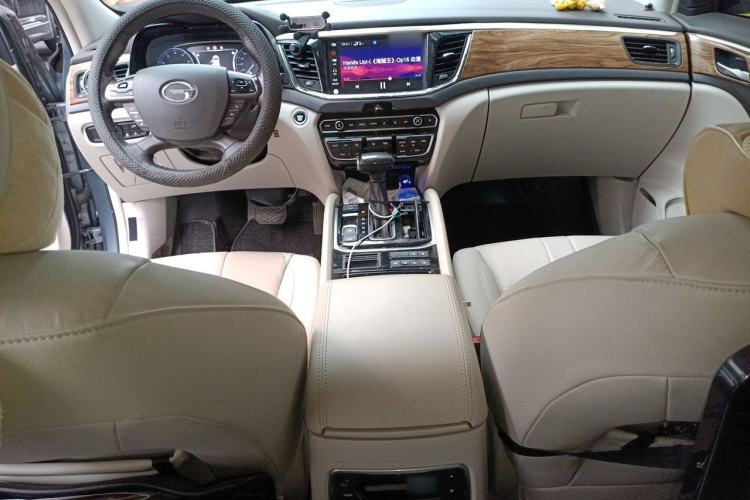 Used GAC Trumpchi GS8 2017 320T Two-Wheel Drive Luxury Smart Connectivity Version (7 Seats) Center Console