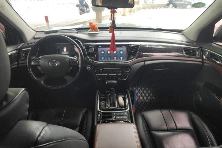 Used GAC Trumpchi GS8 2017 320T Two-Wheel Drive Luxury Smart Connectivity Version (7 Seats) Center Console