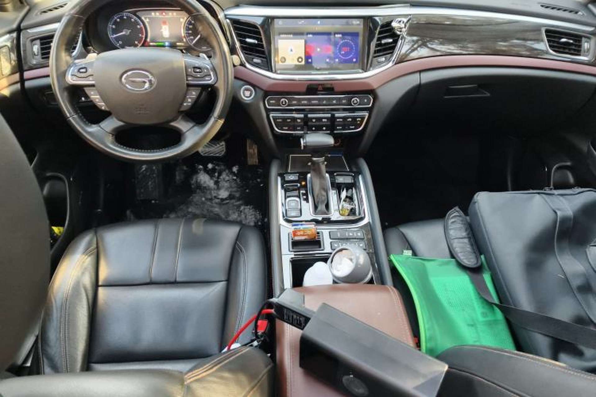 Used GAC Trumpchi GS8 2017 320T Two-Wheel Drive Luxury Smart Connectivity Version (7 Seats) Center Console