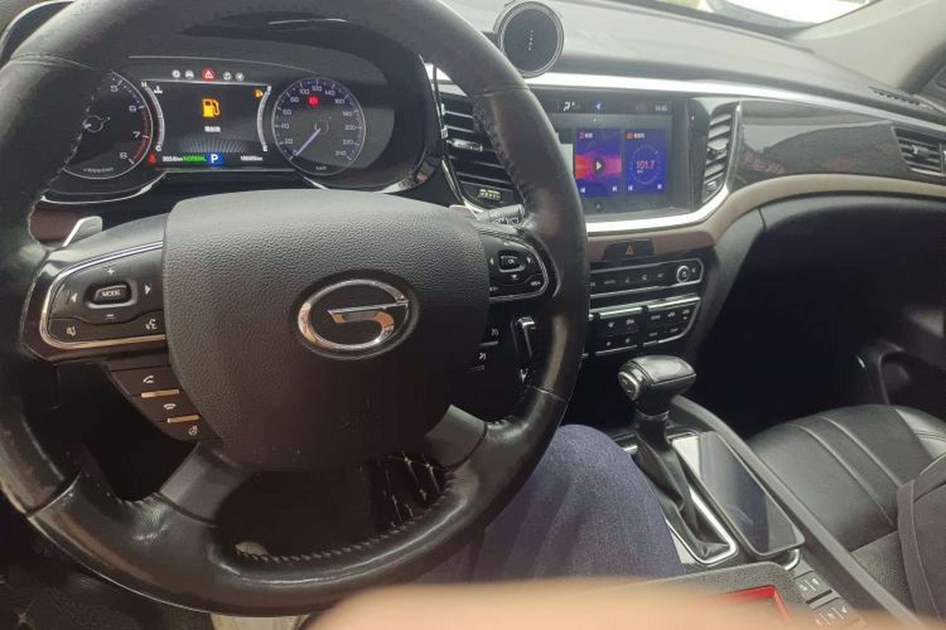 Used GAC Trumpchi GS8 2017 320T Two-Wheel Drive Luxury Smart Connectivity Version (7 Seats) Center Console