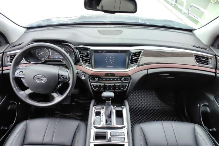 Used GAC Trumpchi GS8 2017 320T Two-Wheel Drive Luxury Smart Connectivity Version (7 Seats) Center Console