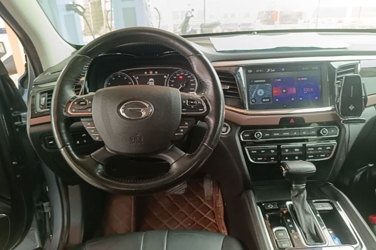 Used GAC Trumpchi GS8 2017 320T Two-Wheel Drive Luxury Smart Connectivity Version (7 Seats) Center Console