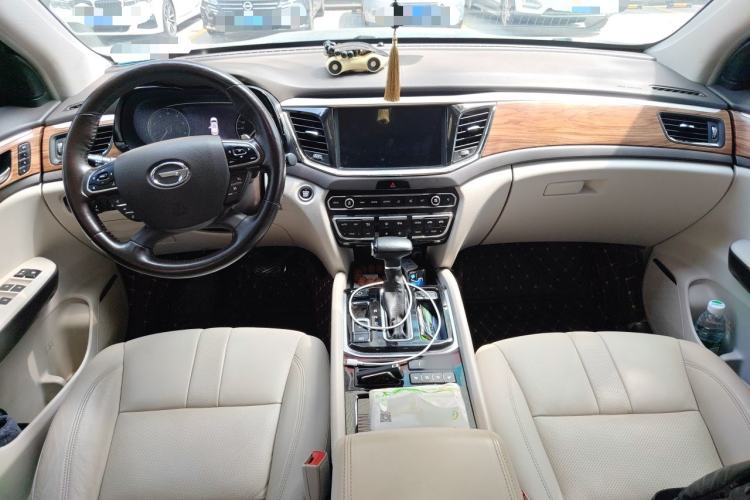 Used GAC Trumpchi GS8 2017 320T Two-Wheel Drive Luxury Smart Connectivity Version (7 Seats) Center Console