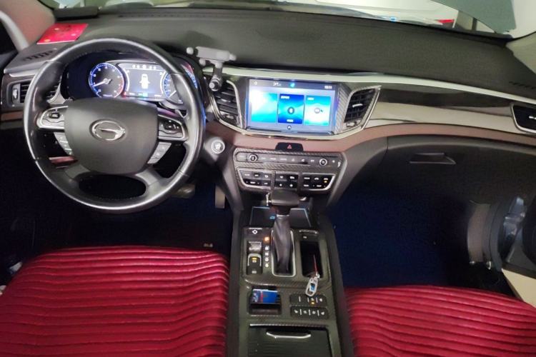 Used GAC Trumpchi GS8 2017 320T Two-Wheel Drive Prestige Version (7 Seats) Center Console