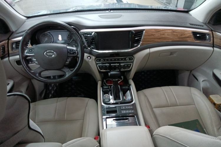 Used GAC Trumpchi GS8 2017 320T Two-Wheel Drive Luxury Smart Connectivity Version (7 Seats) Center Console