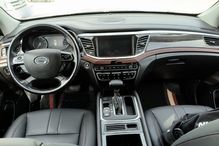 Used GAC Trumpchi GS8 2017 320T Two-Wheel Drive Luxury Edition (7 Seats) Center Console